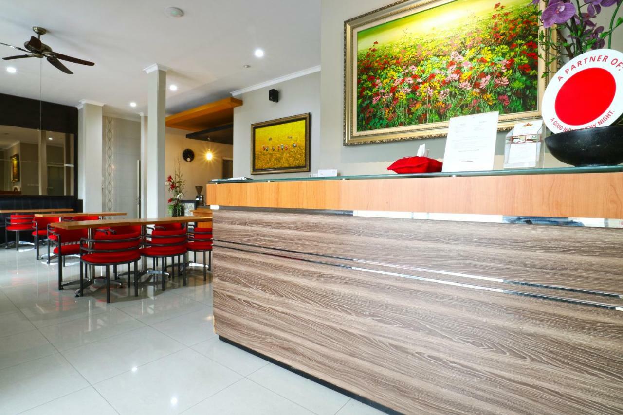 Chiaro Hotel Syariah Sidoarjo Exterior photo