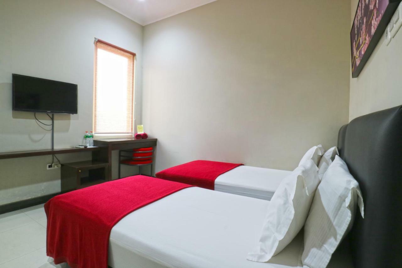 Chiaro Hotel Syariah Sidoarjo Exterior photo