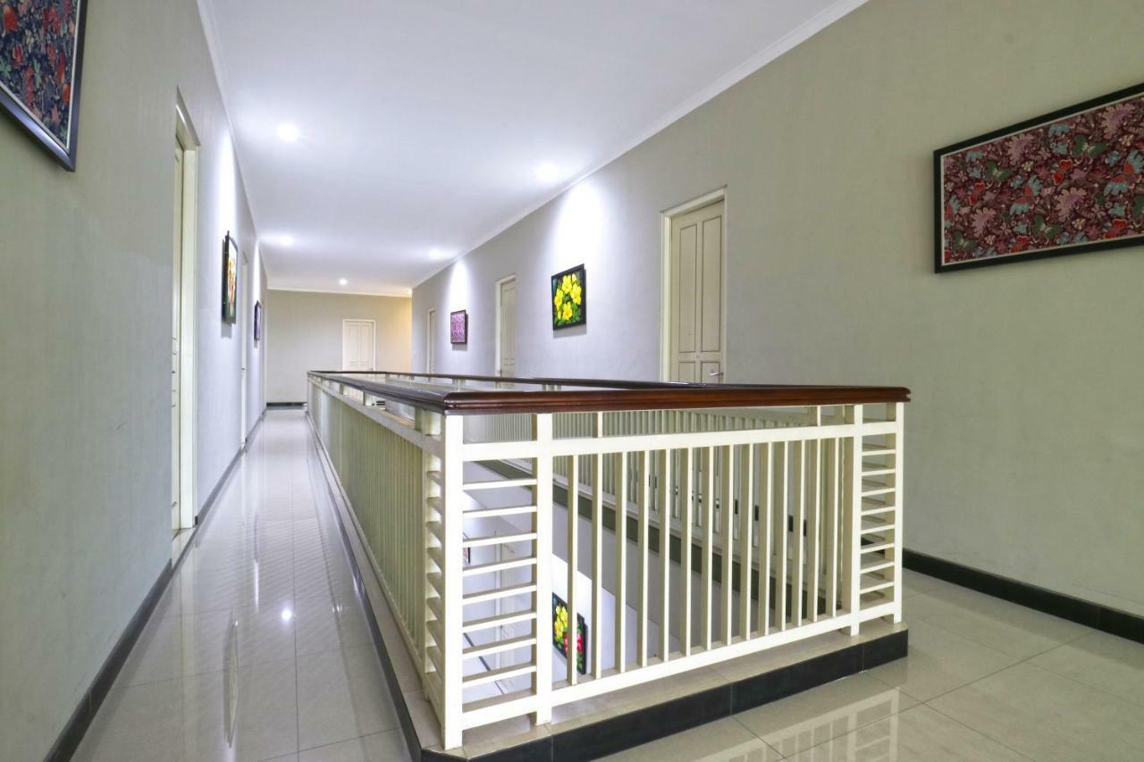 Chiaro Hotel Syariah Sidoarjo Exterior photo